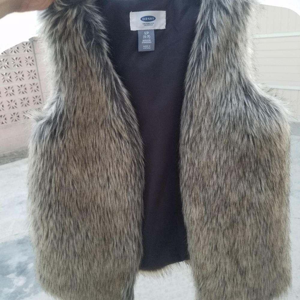 Girl's Old Navy faux fur vest. Like new!